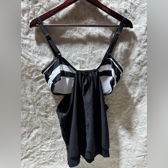 Women’s Black & White Stripes Lined Up Double Up Tankini (Top only) XXL - Picture 12 of 14